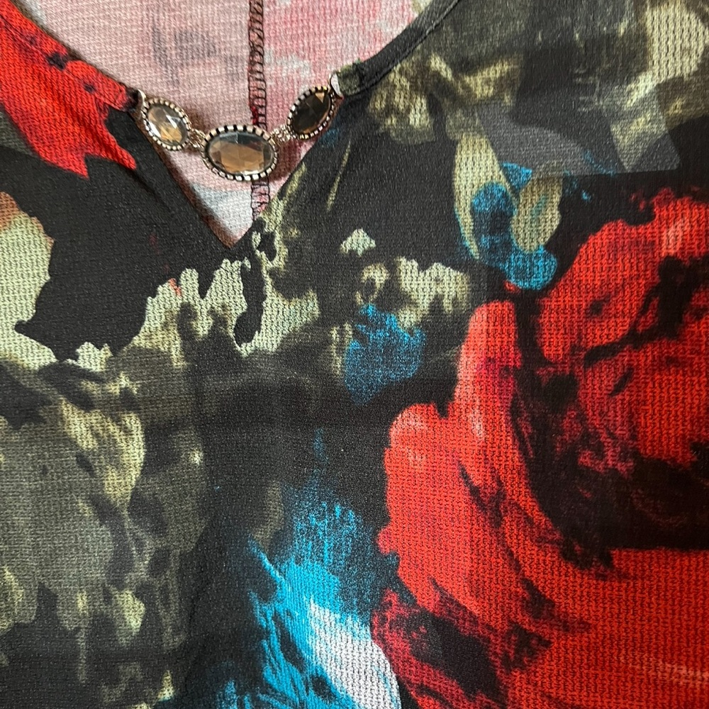 Notations Red Graphic Blouse with Scoop Neckline - Picture 3 of 4